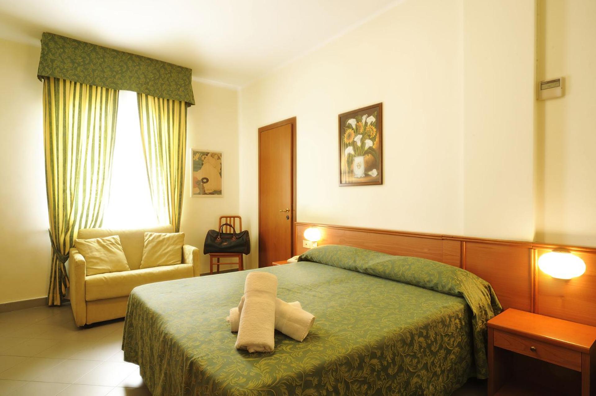 Hotel Tritone Laigueglia Bagian luar foto