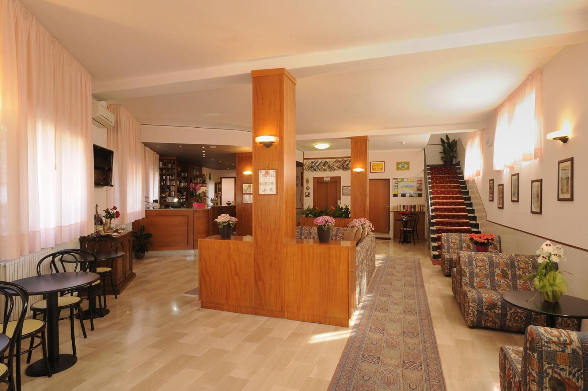 Hotel Tritone Laigueglia Bagian luar foto