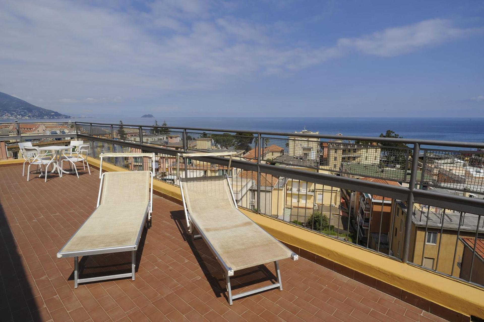Hotel Tritone Laigueglia Bagian luar foto