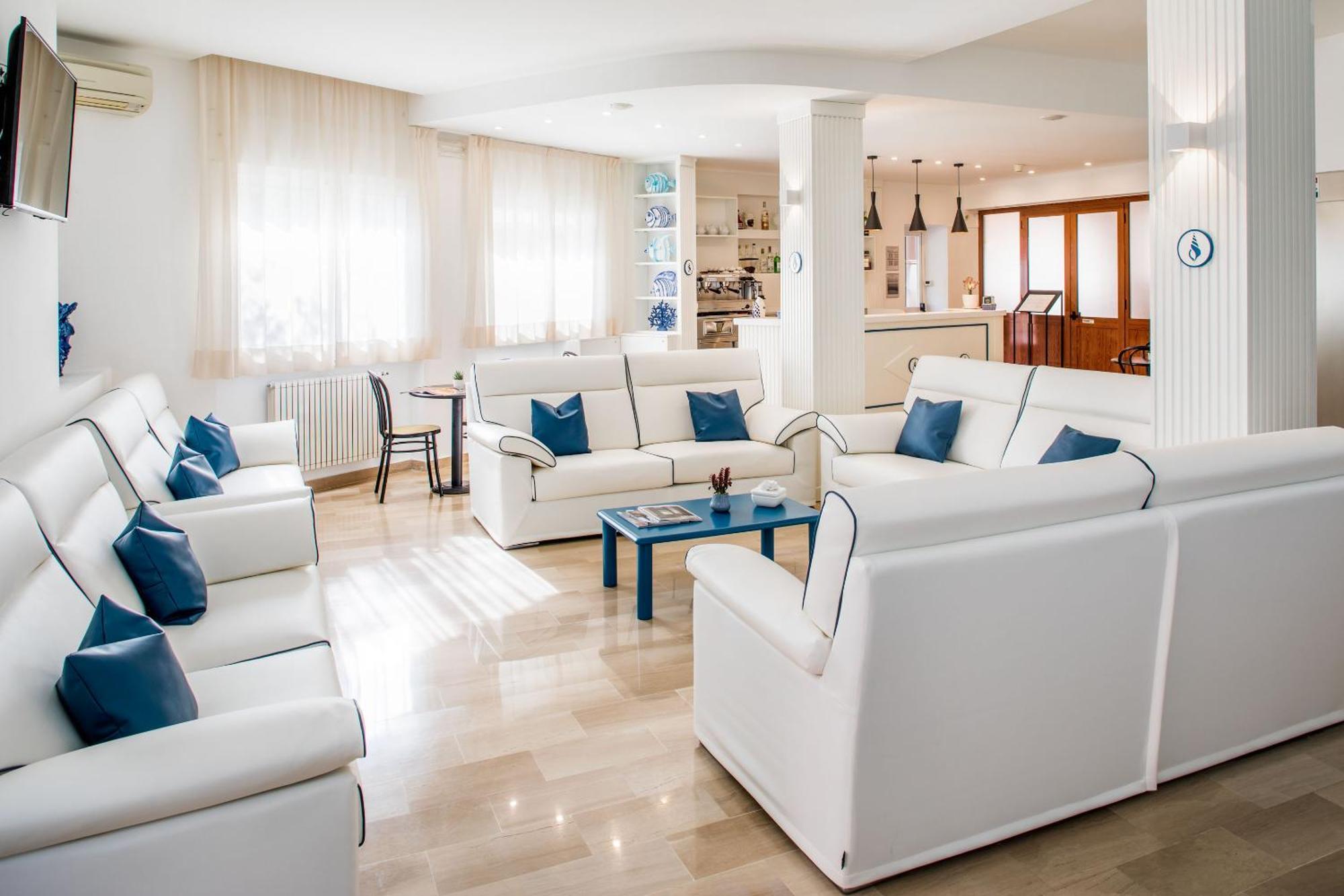 Hotel Tritone Laigueglia Bagian luar foto