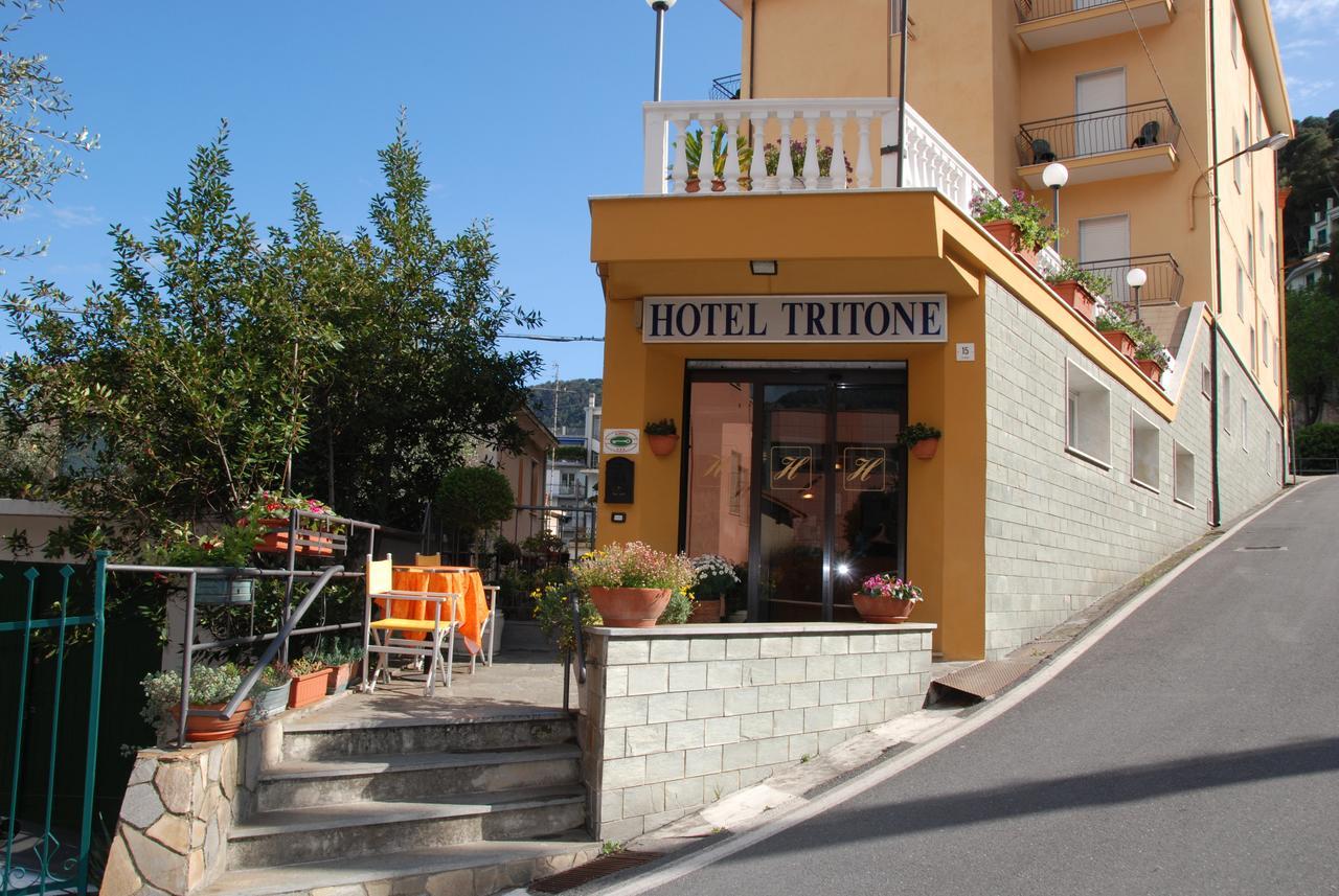 Hotel Tritone Laigueglia Bagian luar foto